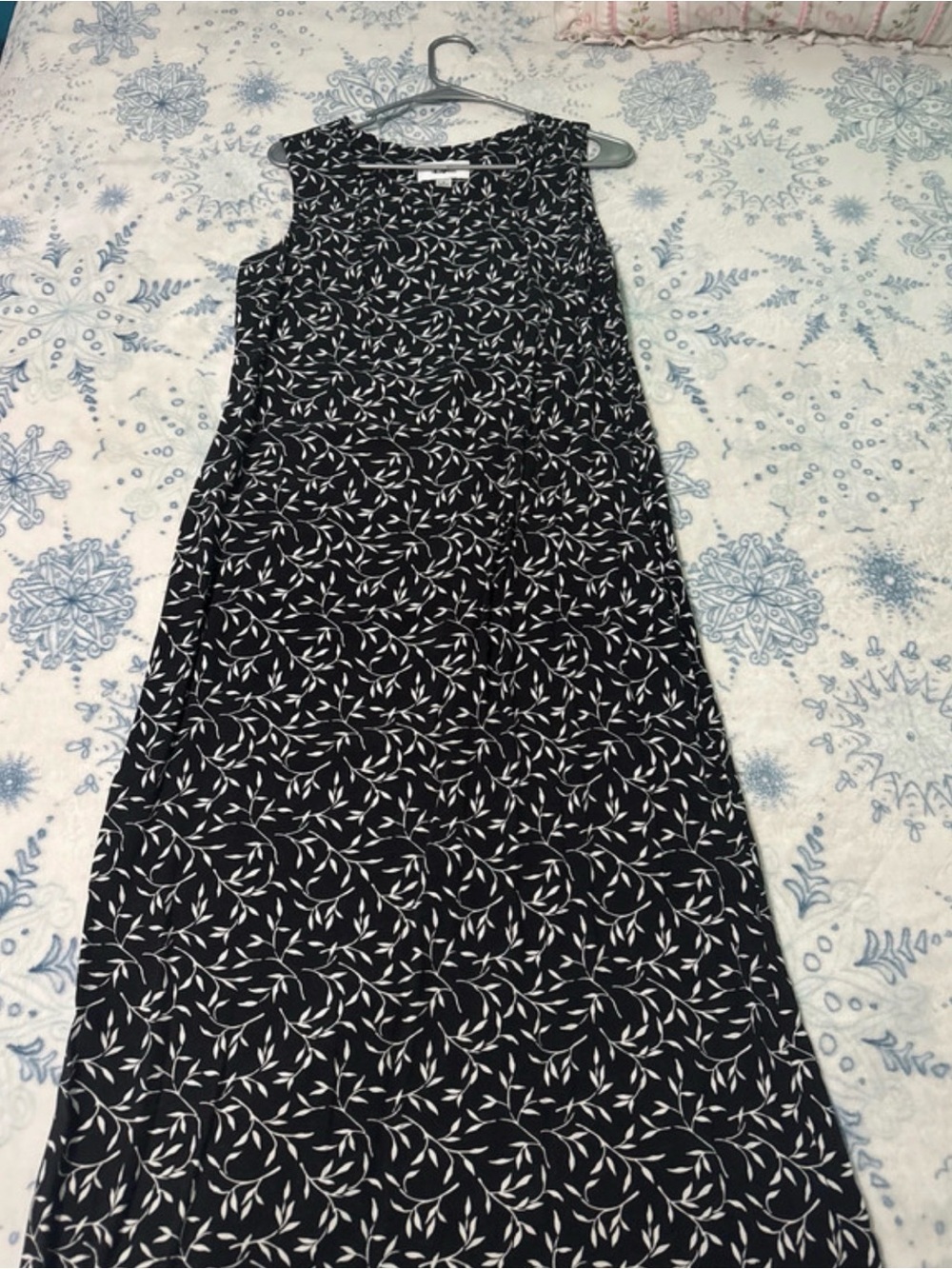 Sleeveless Black Maxi Dress with White Leaf Print